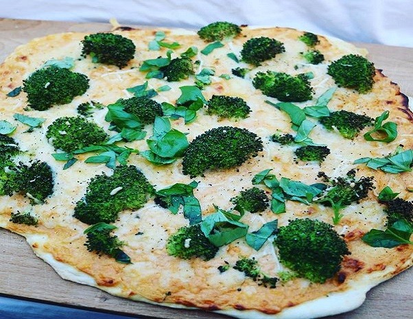 Cheesy Brokkoli Pizza