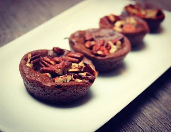 Schoko Avocado Muffins mit Pekannüssen