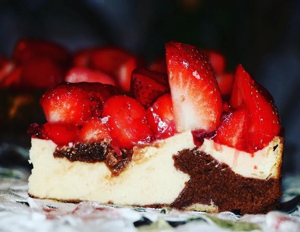 Brownie Cheesecake mit Erdbeeren