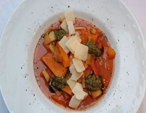 Tomaten Kürbis Suppe mit Nudeln