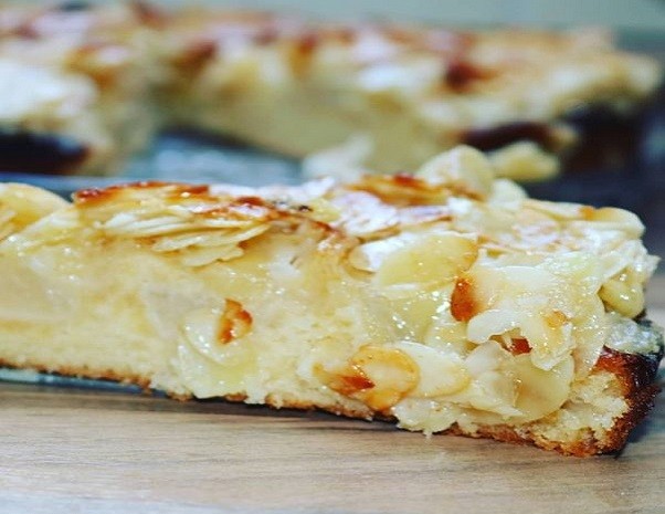 Apfel Birnenkuchen mit Bienenstichhaube