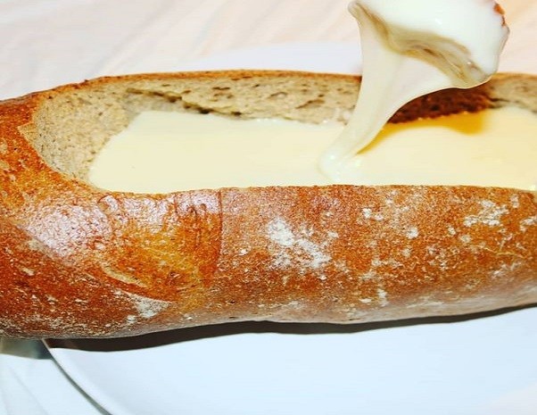 Käsefondue im Brot
