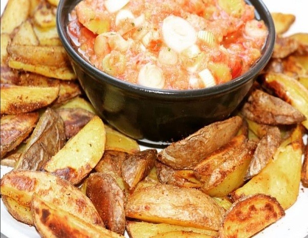 Kartoffel Wedges mit Mango Tomaten Salsa