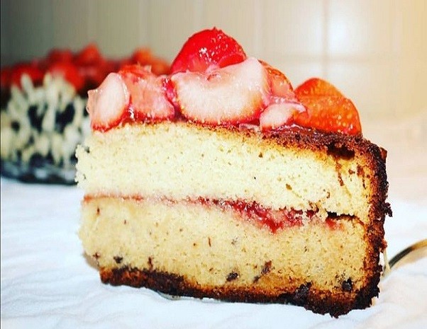 Erdbeer Marzipan Torte